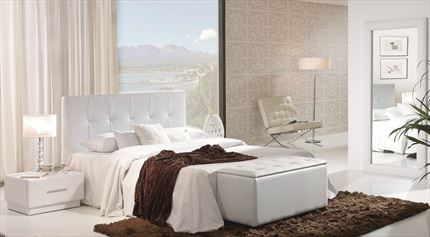 El cabezal   tapizado con capitone con forma de rombos , original y  muy bien rematado, aporta algo de glamour  al dormitorio, hay posibilidad de elegir otros colores y tejidos, además puede mandarnos la tela. Dimensiones: (140 cm ancho  x138 cm alto x 8